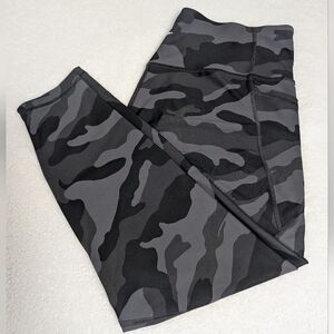 High-Waisted Elevate Power soft 7/8 Side-Pocket Leggings in Gray Camo